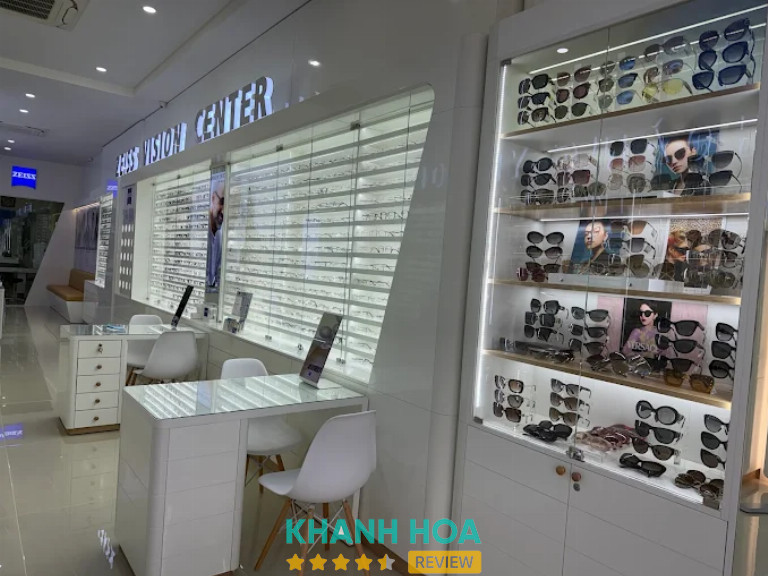 Mắt Kính Hoàng Yến, Nha Trang