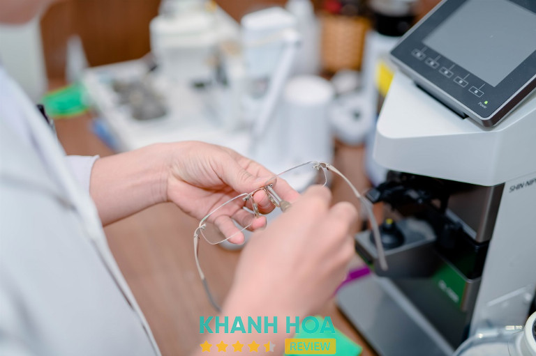 Mắt Kính Á Âu, Nha Trang