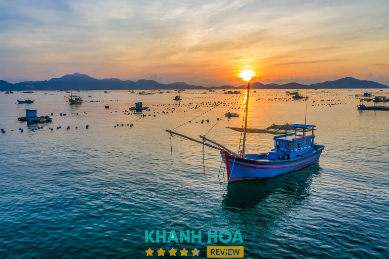Khung cảnh hoàng hôn rực rỡ và lãng mạn trên Vịnh Cam Ranh Khánh Hòa