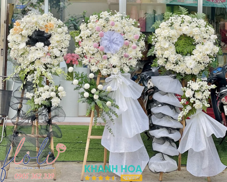 Tham khảo các mẫu vòng hoa trước khi quyết định