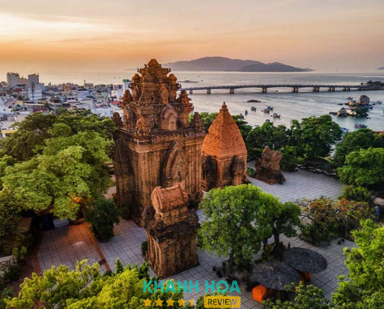 Toàn cảnh quần thể di tích kiến trúc Tháp Bà Ponagar Nha Trang rực rỡ, linh thiêng