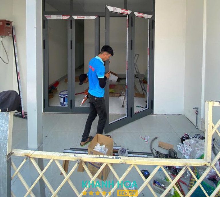 TDOOR Cam Ranh là Đơn vị thi công nhôm kính ở Khánh Hòa giá rẻ