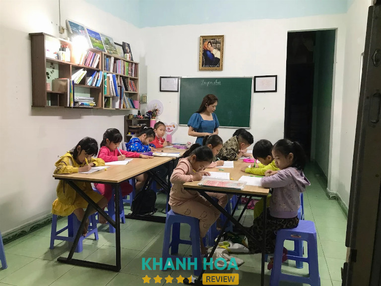 Luyện Chữ Đẹp Nhân Cecilia ở Nha Trang