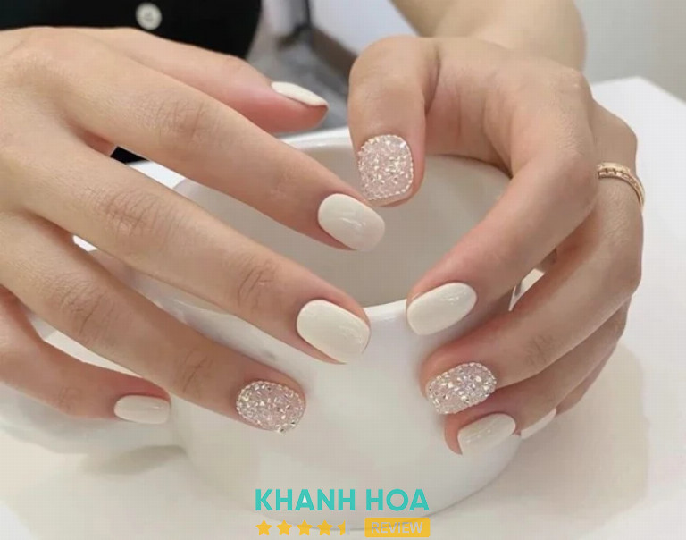 Bell Nails & Beauty, Cam Lâm