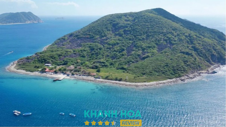Bãi biển hòn Mun vẫn còn rất hoang sơ