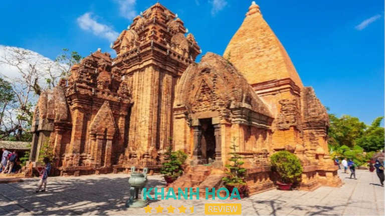 Vẻ đẹp vượt thời gian của Tháp Bà Ponagar