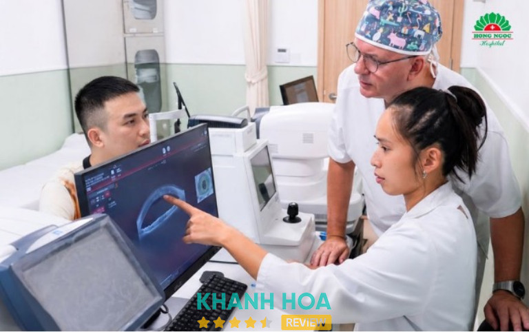 Đội ngũ chuyên gia nhãn khoa tại Trung tâm Mắt - Bệnh viện Đa khoa Hồng Ngọc luôn thăm khám tỉ mỉ, chẩn đoán chính xác và tư vấn phác đồ điều trị tối ưu cho từng bệnh nhân.